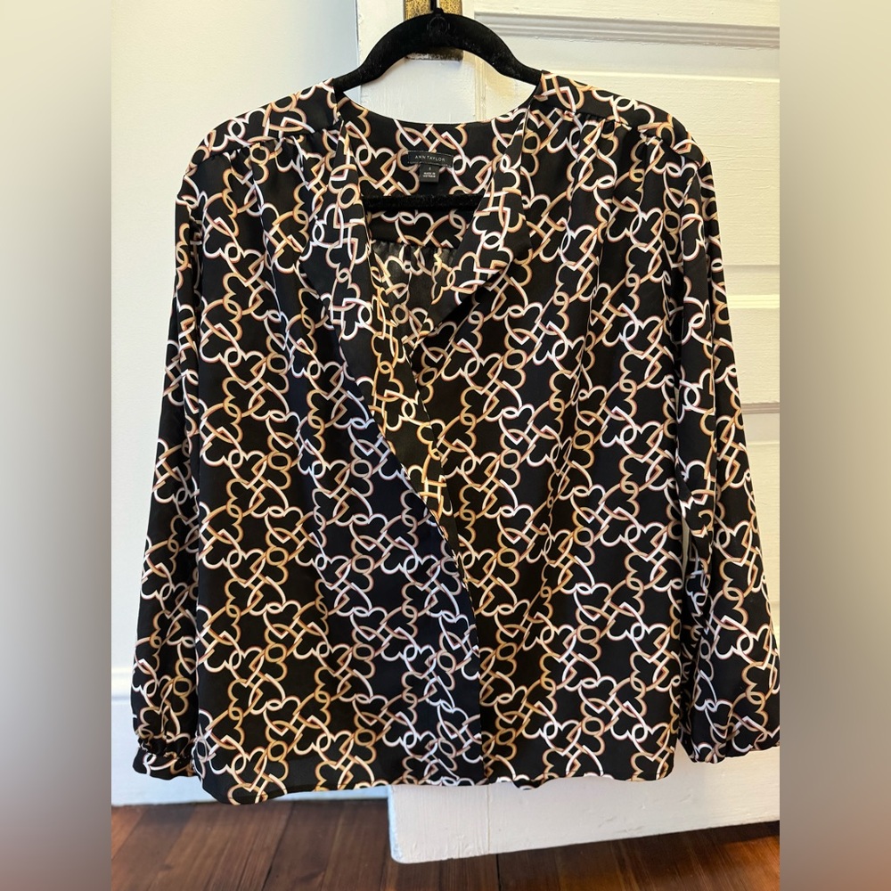Ann Taylor Blouse heart chain link 🖤🔗